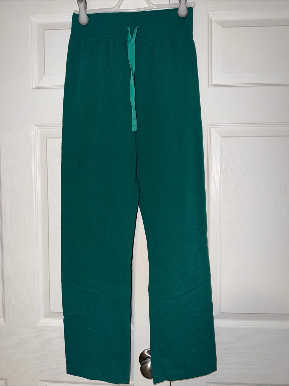Figs Women's Livingston scrub pants in Forest Green